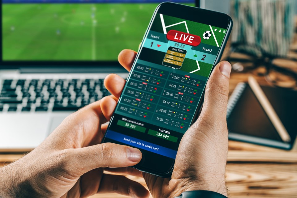 Live Poker vs Online Poker Which One is Right for You Live Poker vs Online Poker Which One is Right for You